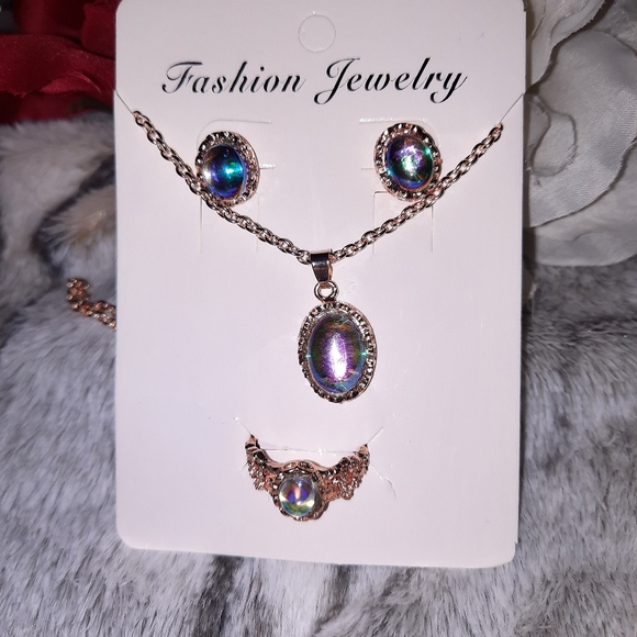 SIMULATED OPAL MOONSTONE STYLE JEWELRY SET ~ NECKLACE, EARRINGS, RING ๐ - Picture 3 of 16